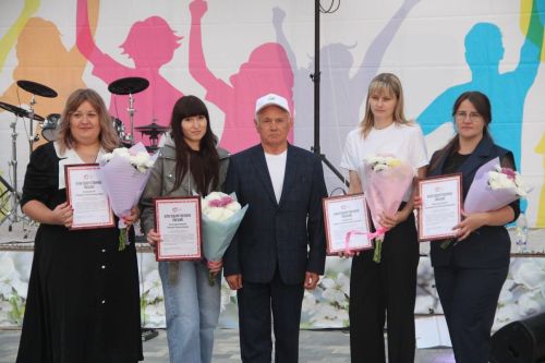 На Дне молодёжи состоялось торжественное награждение молодых специалистов Спасского района