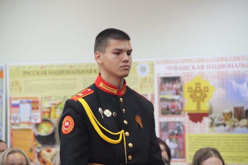 Роман Исланов встретился с выпускниками- высокобалльниками