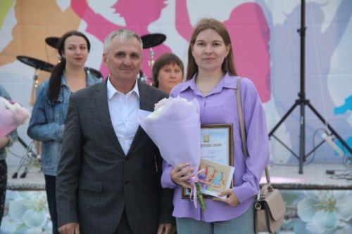 На Дне молодёжи состоялось торжественное награждение молодых специалистов Спасского района