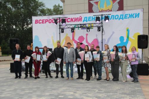 На Дне молодёжи состоялось торжественное награждение молодых специалистов Спасского района