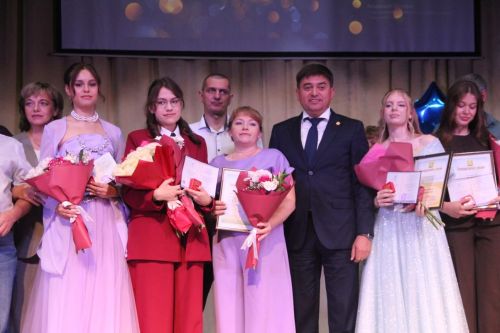 В Болгаре прошла торжественная церемония вручения аттестатов школьникам