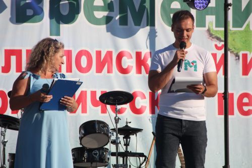 На сцене Фестиваля "Река времени" десятки артистов представили своё творчество