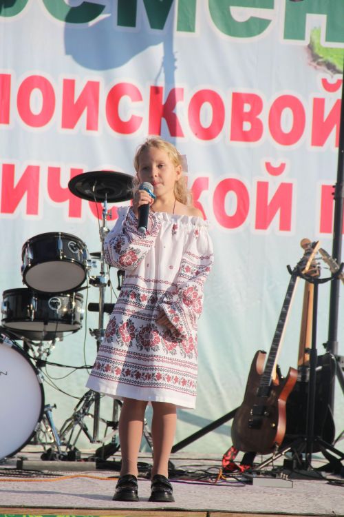 На сцене Фестиваля "Река времени" десятки артистов представили своё творчество