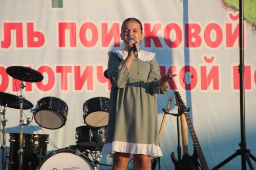 На сцене Фестиваля "Река времени" десятки артистов представили своё творчество