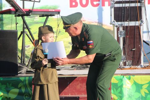 На сцене Фестиваля "Река времени" десятки артистов представили своё творчество