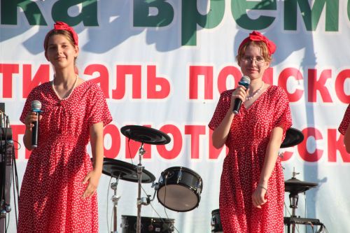 На сцене Фестиваля "Река времени" десятки артистов представили своё творчество