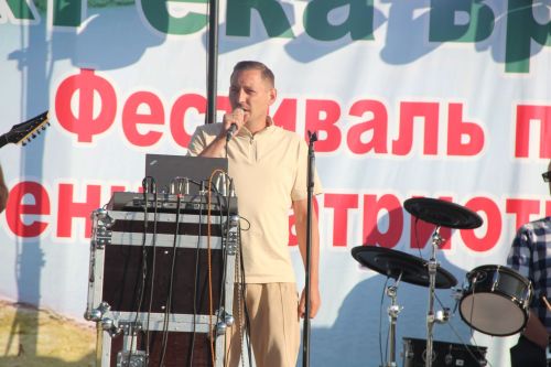 На сцене Фестиваля "Река времени" десятки артистов представили своё творчество