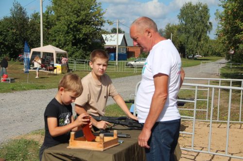 В Антоновке проходит Фестиваль поисковой и военно-патриотической песни "Река времени"