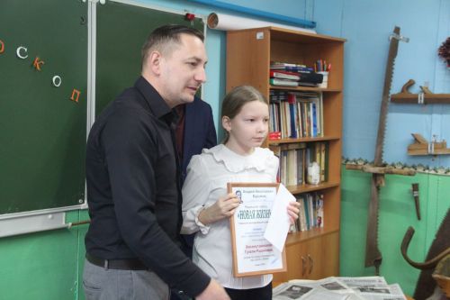 Редактор "Новой жизни" наградил лауреатов премии А.Н Бурумова