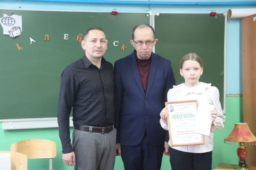 Редактор "Новой жизни" наградил лауреатов премии А.Н Бурумова