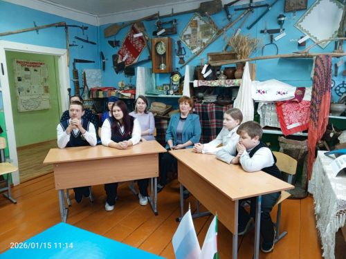 Редактор "Новой жизни" наградил лауреатов премии А.Н Бурумова