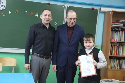 Редактор "Новой жизни" наградил лауреатов премии А.Н Бурумова