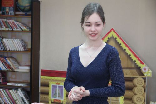 В детской библиотеке Болгара прошёл мастер-класс по росписи рождественского пряника
