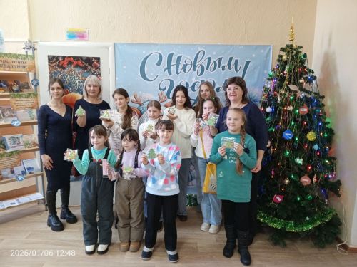 В детской библиотеке Болгара прошёл мастер-класс по росписи рождественского пряника