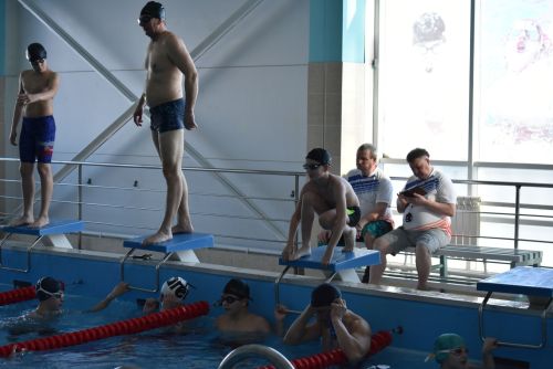 В бассейне "Дулкын" прошли соревнования по плаванию (2026)