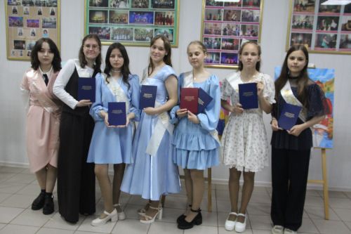 В Болгарской детской школе искусств прошёл выпускной бал