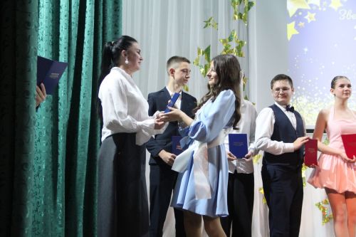 В Болгарской детской школе искусств прошёл выпускной бал