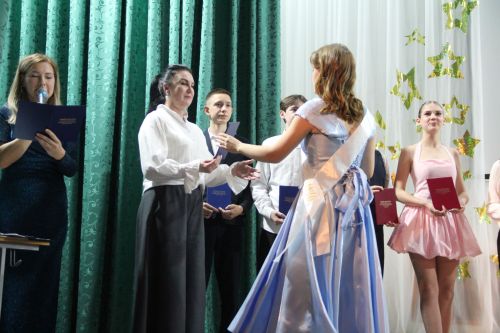 В Болгарской детской школе искусств прошёл выпускной бал