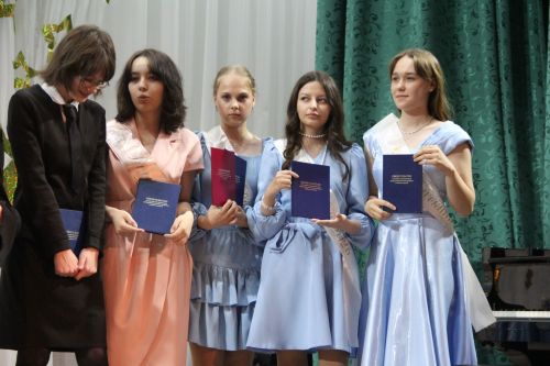В Болгарской детской школе искусств прошёл выпускной бал