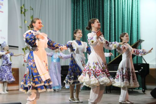 В Болгарской детской школе искусств прошёл выпускной бал