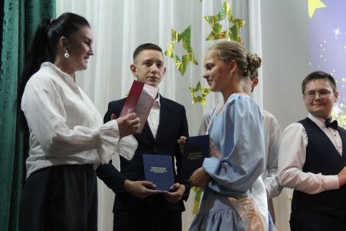 В Болгарской детской школе искусств прошёл выпускной бал