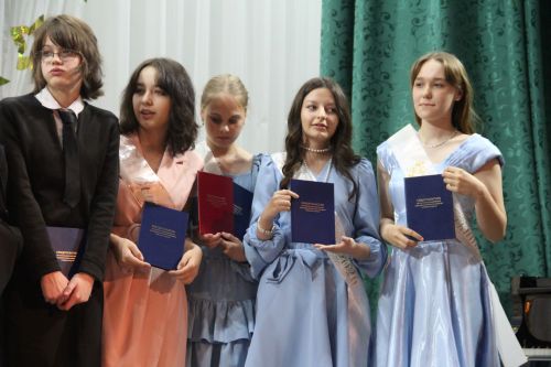 В Болгарской детской школе искусств прошёл выпускной бал