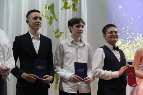 В Болгарской детской школе искусств прошёл выпускной бал