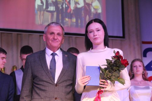В Болгаре прошла торжественная церемония вручения аттестатов выпускникам школ - 1