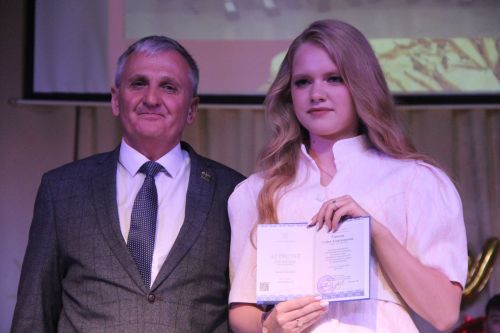 В Болгаре прошла торжественная церемония вручения аттестатов выпускникам школ - 2