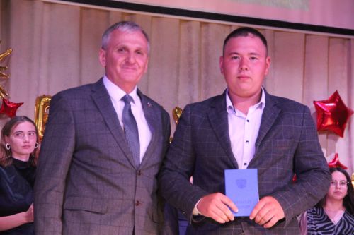 В Болгаре прошла торжественная церемония вручения аттестатов выпускникам школ - 1