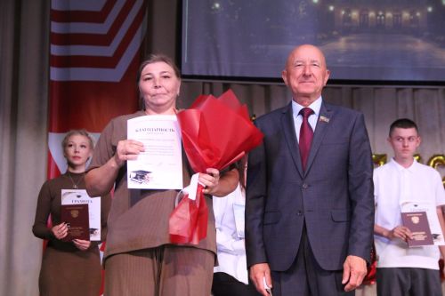 В Спасском техникуме отраслевых технологий состоялся выпускной вечер