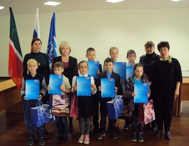 В Болгаре прошла церемония награждения победителей конкурса «Дети рисуют страну»