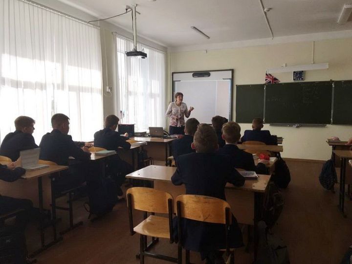 В Болгарской средней школе №1 прошли уроки, посвящённые Дню неизвестного солдата