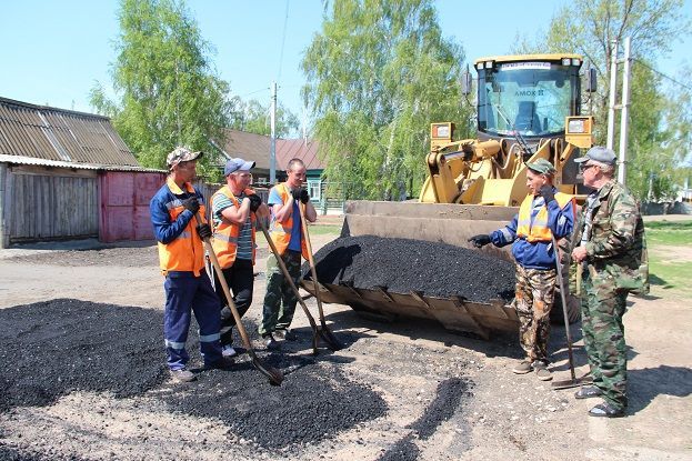 В Болгаре ведется ямочный ремонт дорог