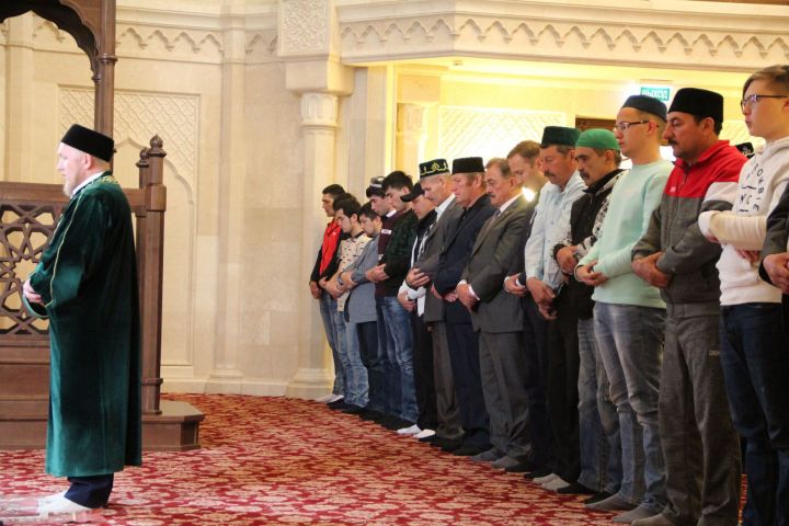 В Белой мечети Болгарской исламской академии состоялся праздничный намаз (ФОТО)