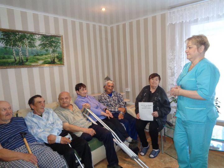 Медработники Спасского дома-интерната для престарелых и инвалидов провели с проживающими беседу о пользе сна