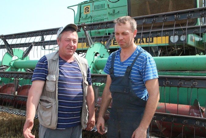 Хлеборобы из КФХ Юрия Сёмушкина Спасского района вырастили хороший урожай