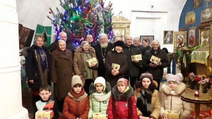 Получатели социальных услуг Спасского ДИПИ посетили сельский храм в Полянках