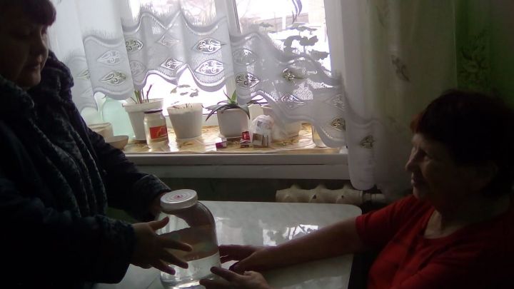 В рамках акции «Чудо крещенской воды – в каждый дом!» соцработники Спасского района посетили своих подопечных