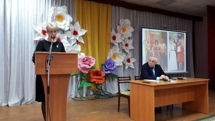 В Болгарской средней школе №2 состоялось отчётное собрание