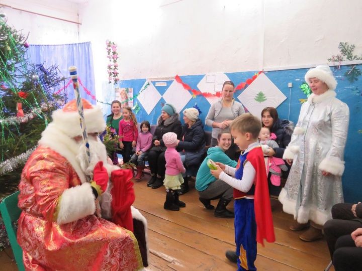 Жители Отрады и Бугровки Спасского района веселились у ёлки!