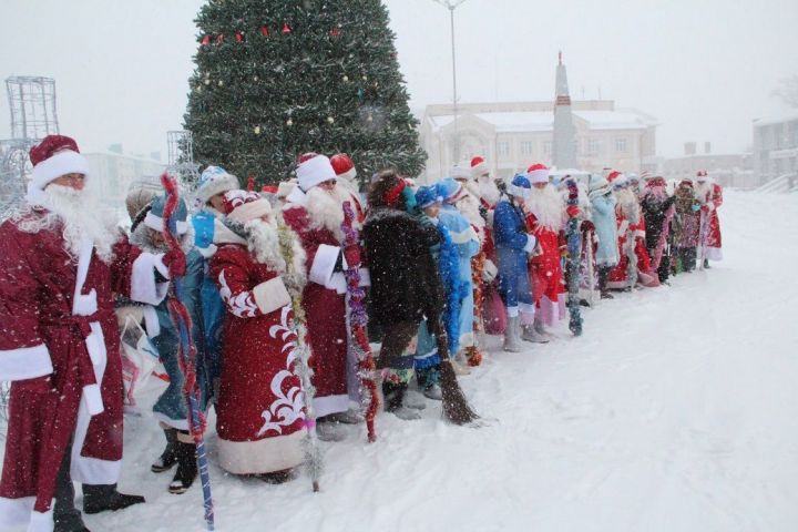 В Болгаре прошёл парад Дедов Морозов