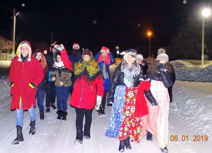 В Иж-Борискино провели рождественские колядки