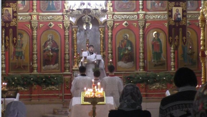 В Свято-Авраамиевском и других храмах Спасского района идут Рождественские богослужения (ВИДЕО)