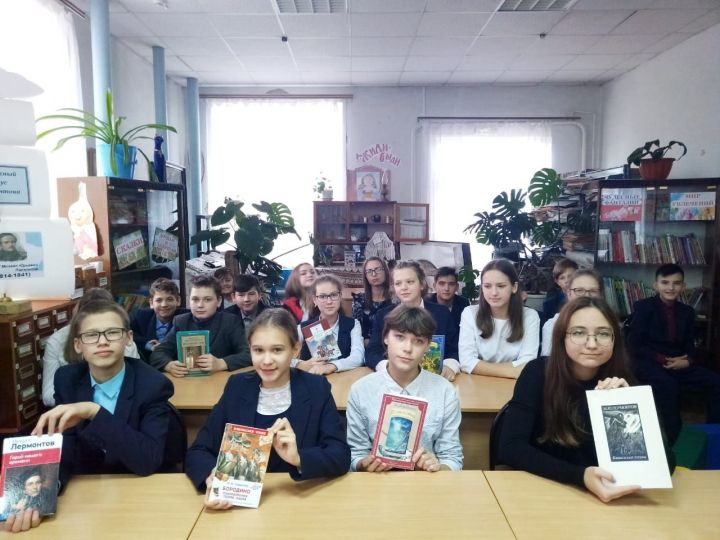 Для болгарских школьников сотрудники детской библиотеки провели лекцию