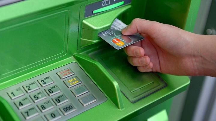 Как вернуть «съеденную» банкоматом карту: простой способ