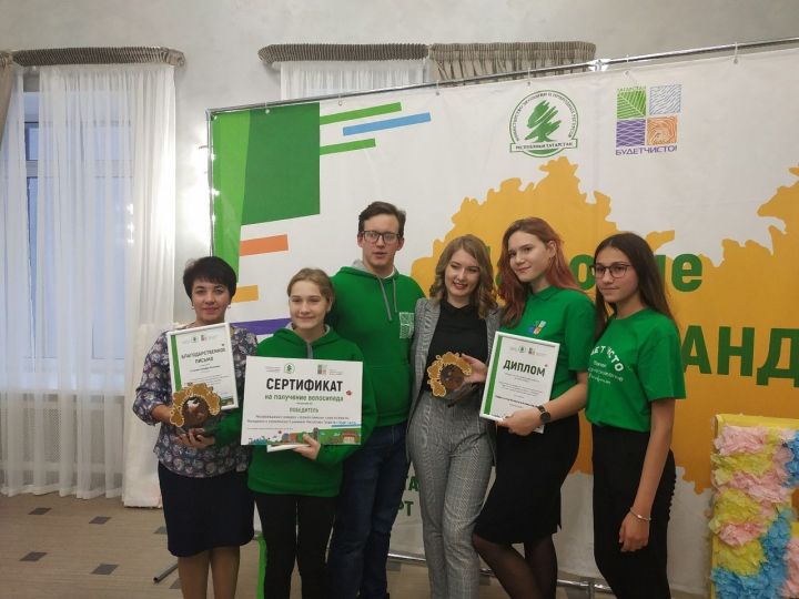 Спасским активисткам вручили сертификат на велосипеды
