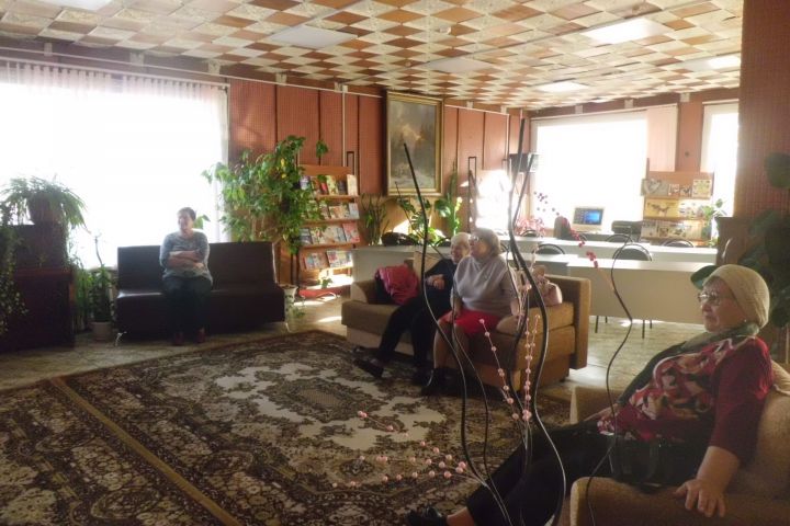 Ветераны побывали в виртуальном концертном зале центральной библиотеки Болгара