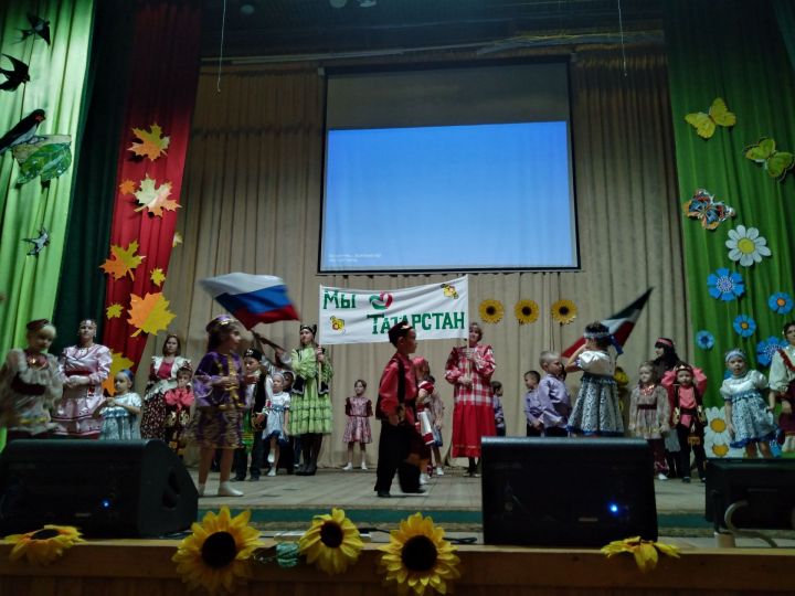 В Спасском районе прошел конкурс танцевальных флэшмобов «Я люблю Татарстан» (ФОТО)