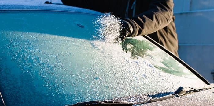 Как предотвратить замерзание стекол автомобиля?